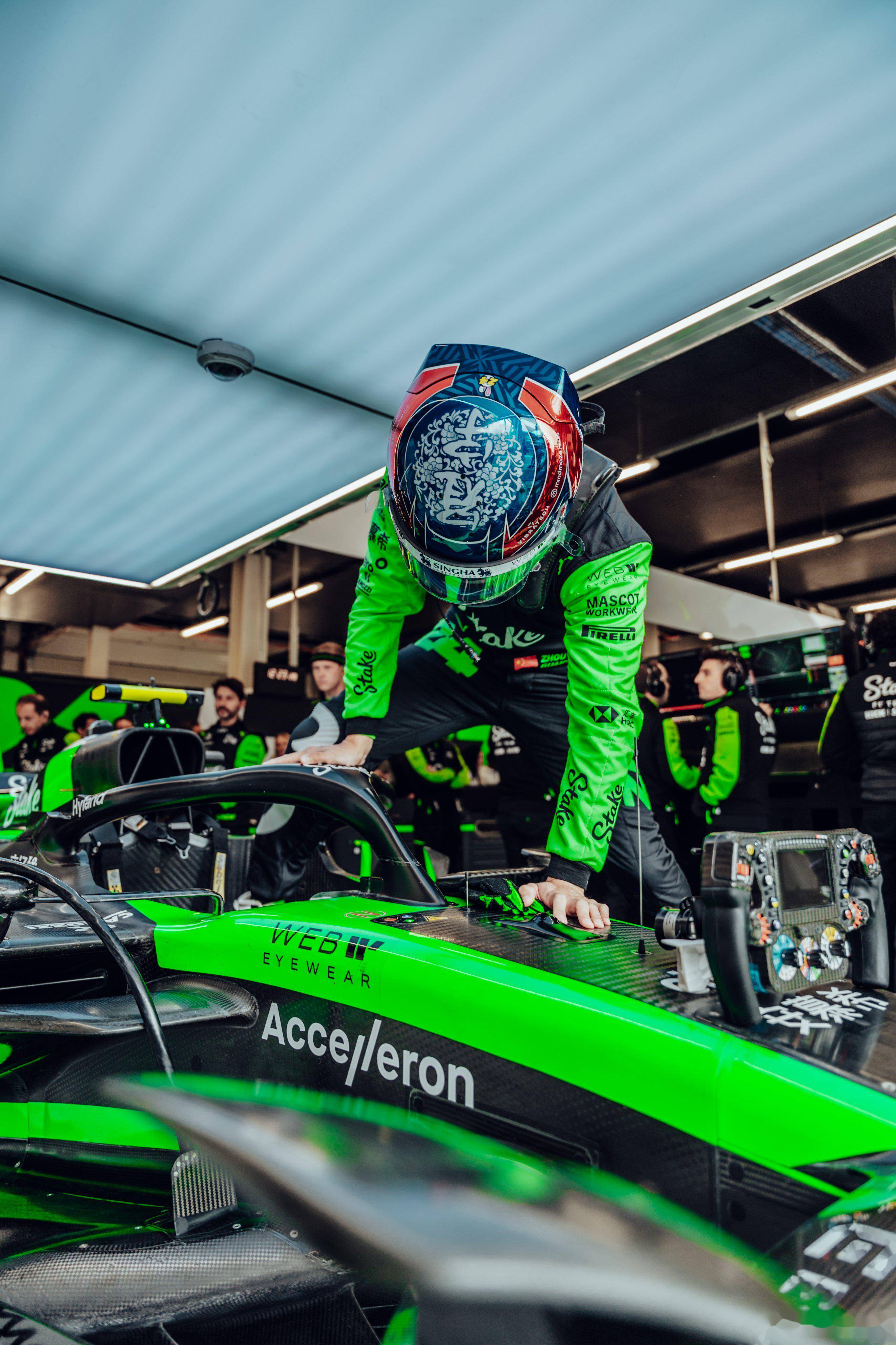 索伯车队完胜雷诺车队，诺里斯关键制胜