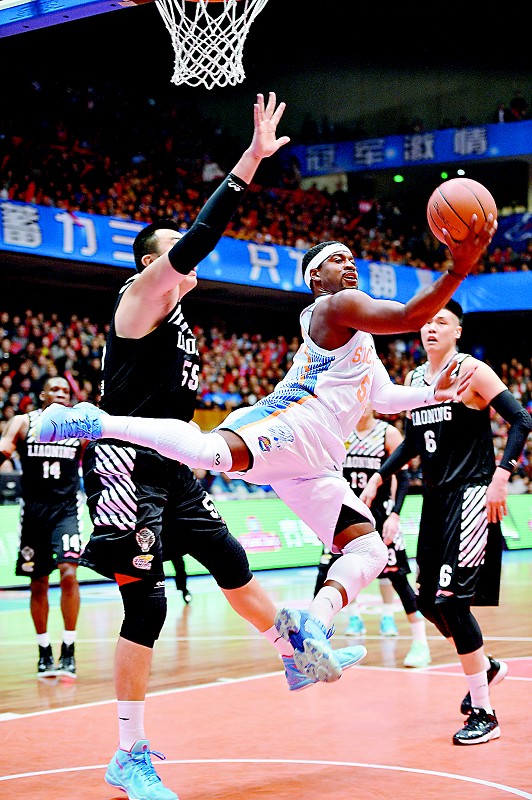 四川队完胜辽宁队，库里惊艳四座