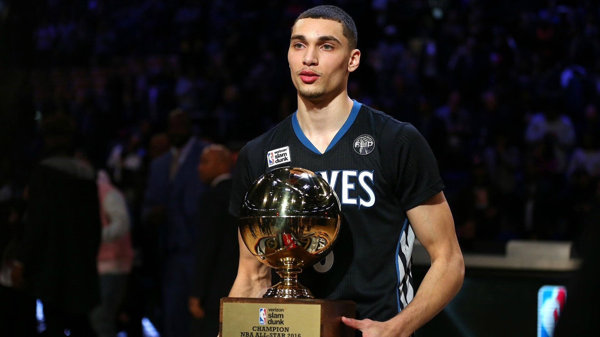 暗夜狂飙，末节封神，斯通斯在F1揭幕战的极限接管