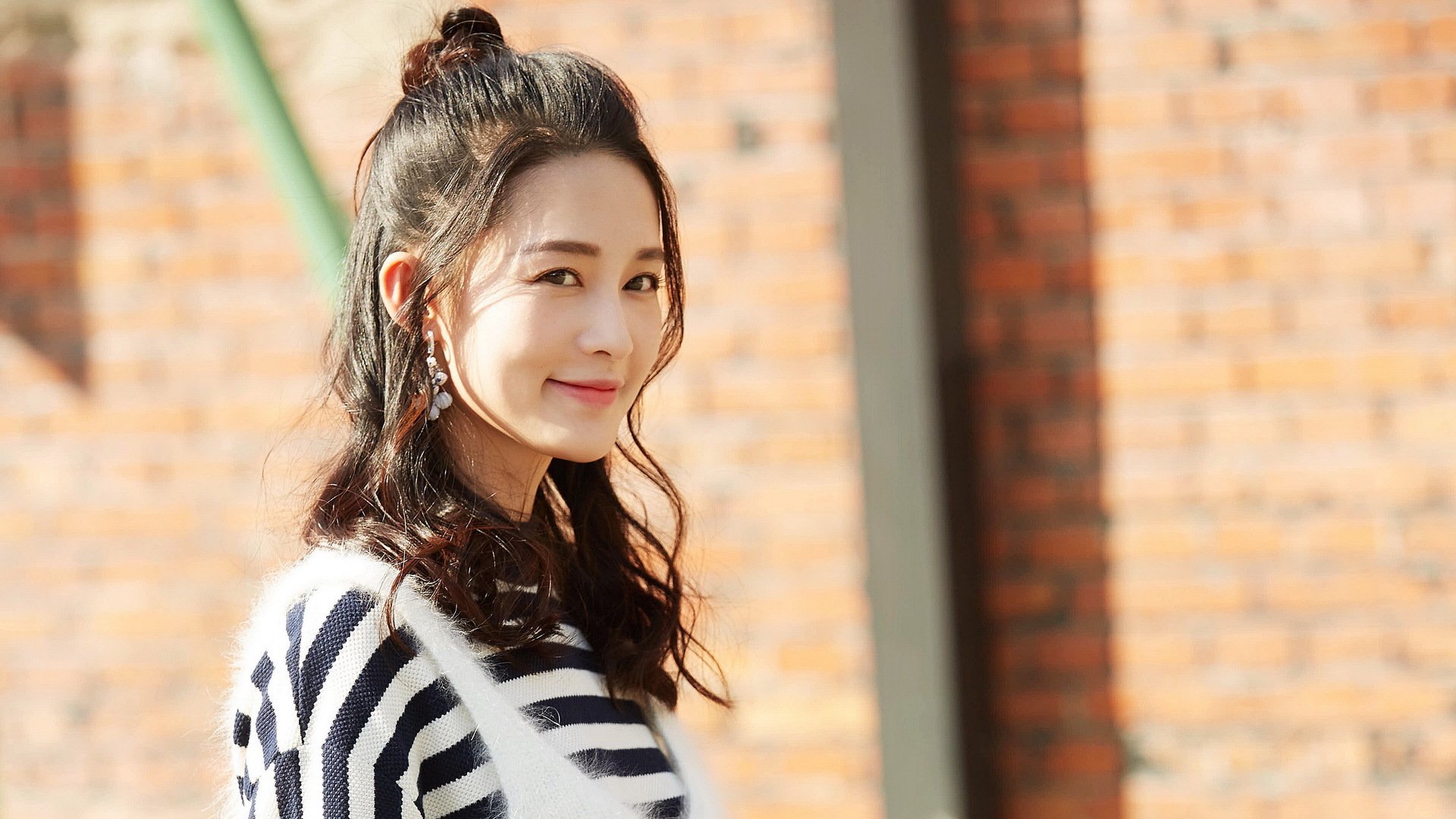 从硬木到绿茵,切特·霍姆格伦如何用篮球智慧狂胜猛龙,并在英超争冠夜接管比赛