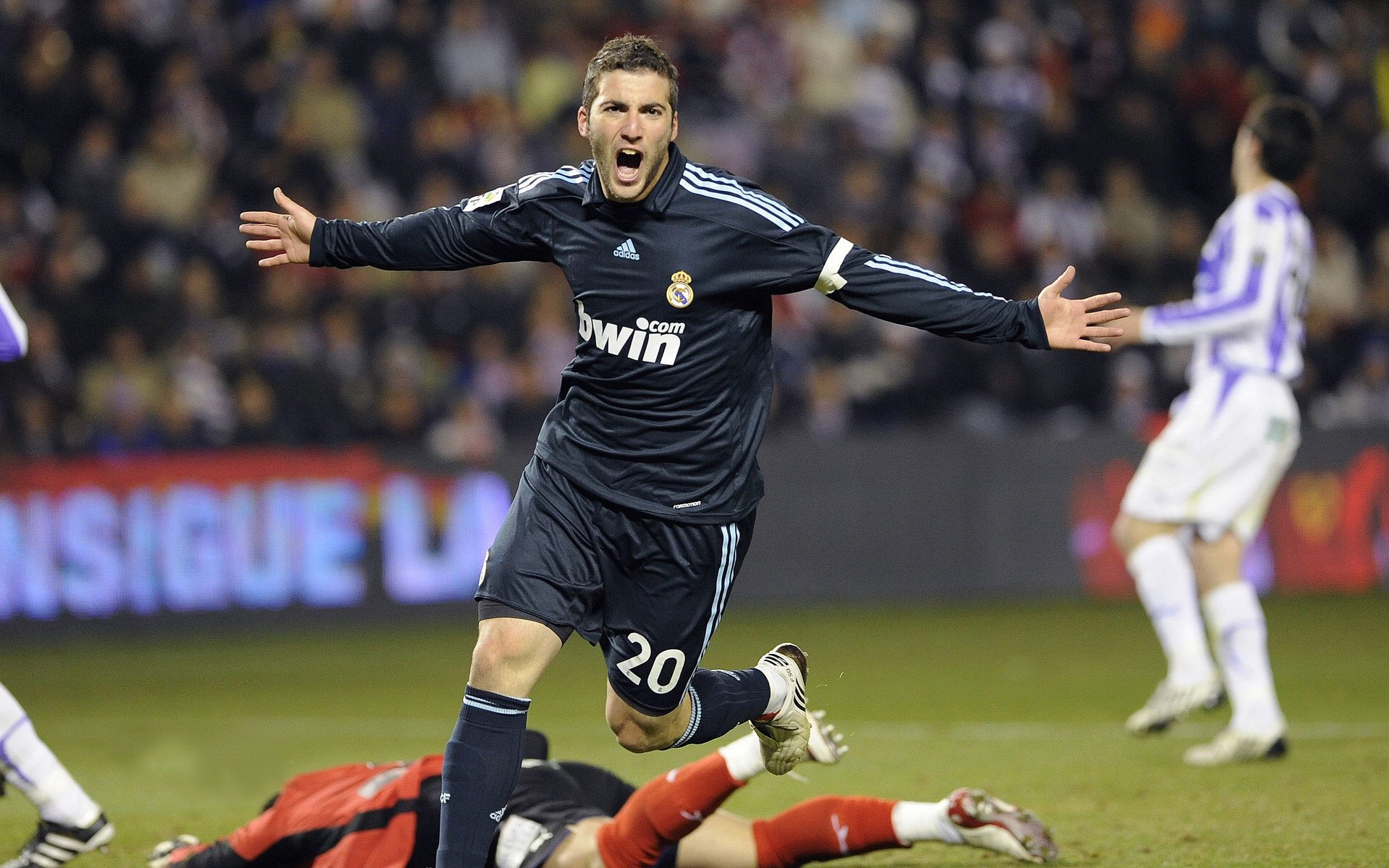 轰鸣与篮网，当F1引擎在北京街道为勇士王朝奏响终章