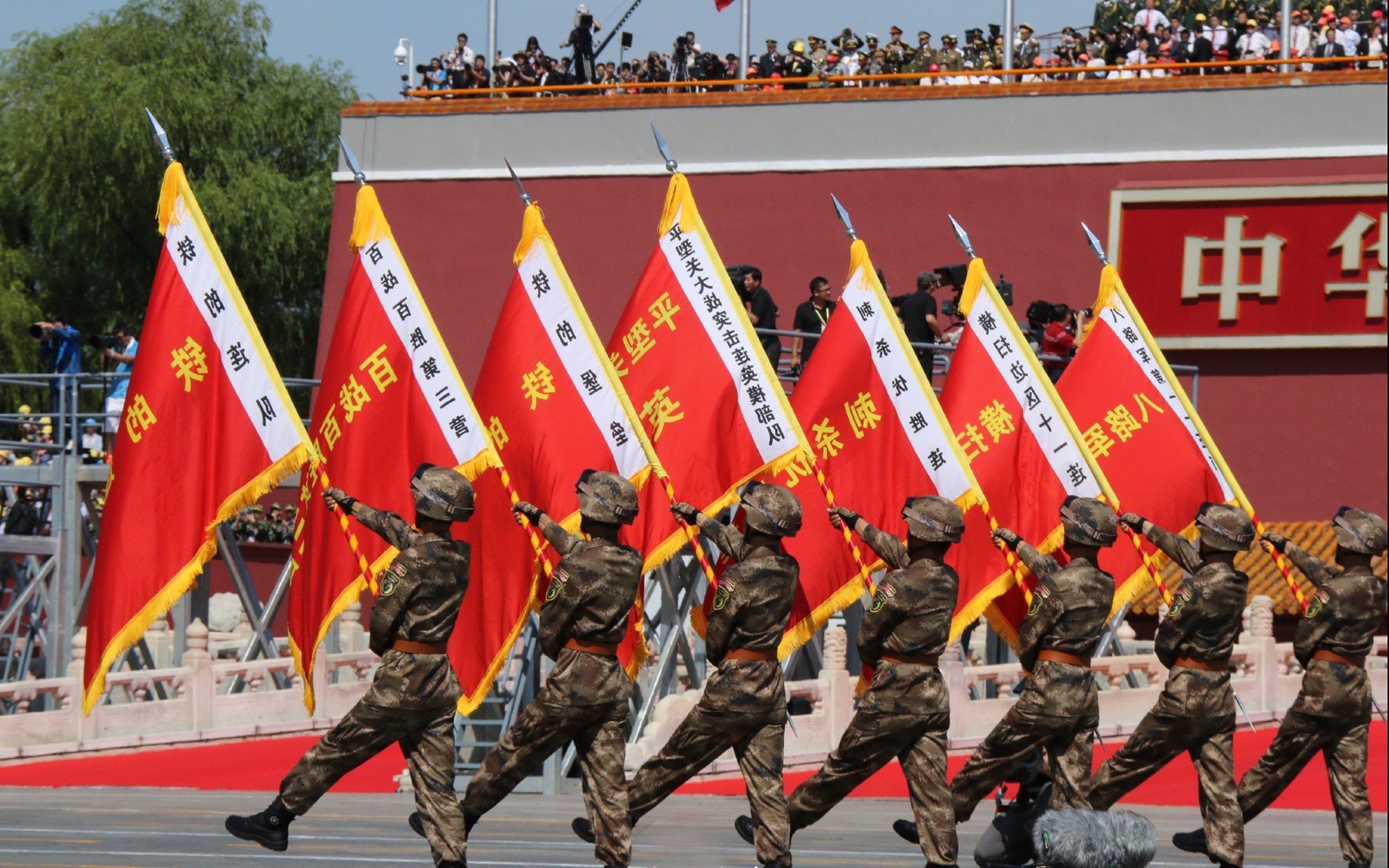 绿白军团遇阻，维尼修斯狂飙突进演绎唯一破局